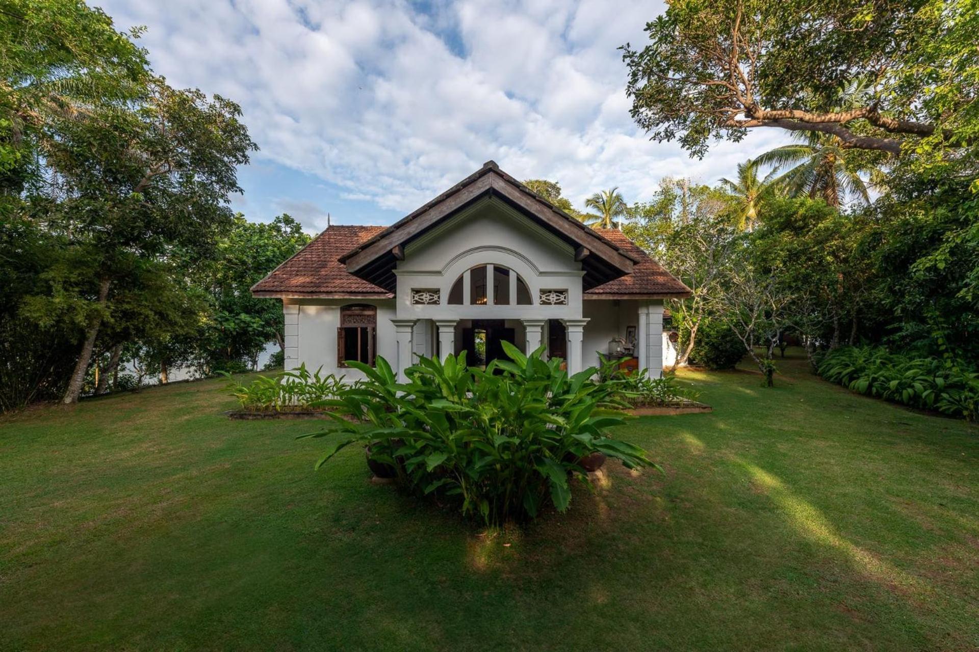 Mo River House Luxury Villa Hikkaduwa Bagian luar foto